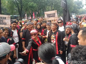 Pawai Budaya Reog Ponorogo Tiba di Kemenko PMK, Disambut Langsung Muhadjir