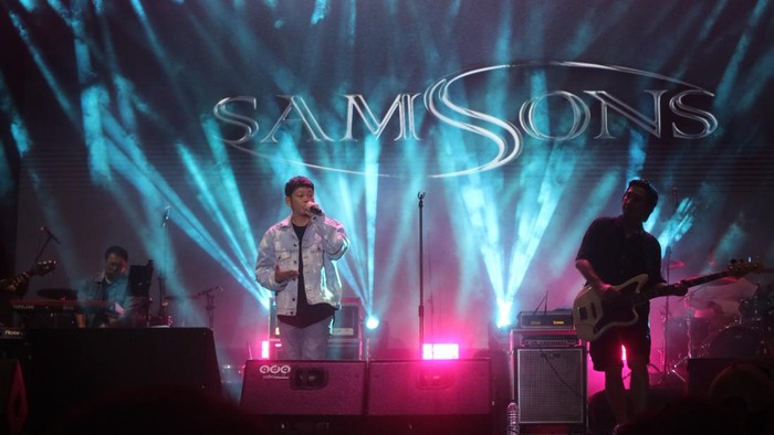 Penampilan band Samsons saat puncak PRS di Stadion Joyokusumo Pati, Sabtu (26/8/2023)