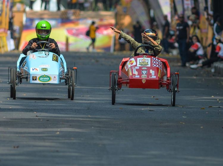 Potret Adu Cepat Kereta Peti Sabun di Bandung