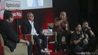 Acara ini dipandu oleh Duo Arie Putra dan Budi Adiputro. Obrolan bersama CT juga akan langsung ditanggapi oleh menteri di Kabinet Indonesia Maju, yakni Menkominfo RI, Budi Arie Setiadi; Menpora RI, Dito Ariotedjo; dan Menteri Perdagangan RI, Zulkifli Hasan. 