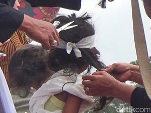 Mengenal Upacara Potong Rambut Gimbal di Dieng, Apa Makna dan Tujuannya?