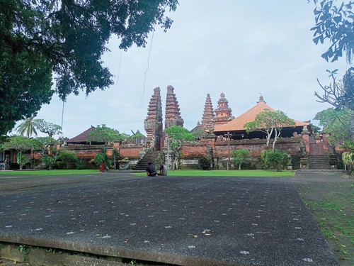Pura Purusada berlokasi di Desa Kapal, Kecamatan Mengwi, Badung, ini memiliki arsitektur unik yang sebagian besar memakai bahan baku batu bata. (Agus Eka detikBali)