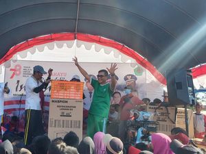 Warga Pamekasan Jalan Sehat Bareng Sekretaris F-PPP DPR Achmad Baidowi