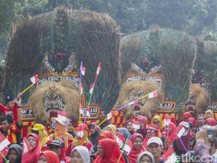 Seru Banget, Pawai Budaya Reog Ponorogo di CFD Jakarta Sejumlah seniman dan warga mengikuti pawai budaya reog Ponorogo di jalan Medan Merdeka Barat, Jakarta, Minggu (27/8/2023).