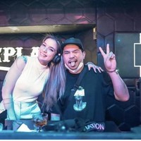 Terkadang, ibu dua anak ini pun bekerja bersama sang suami, Dimas Akira yang juga berprofesi sebagai DJ. Foto: Dok. Instagram