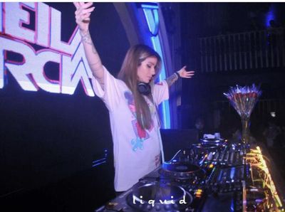 7 Potret Sheila Marcia saat Beraksi Jadi DJ