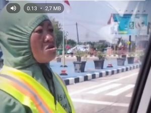 Aksi Meresahkan Pengemis Gedor Pintu Mobil Paksa Minta Uang di Exit Tol Madiun