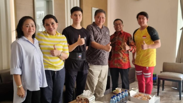 Cedera Pinggang, Edgar Dibesuk Rombongan Pengurus Wushu