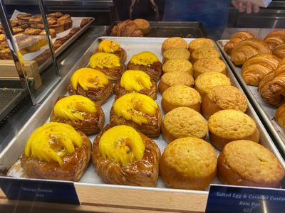 Yummy! Lumernya Egg Tart Sourdough dan Bun Telur Asin Hits di Hong Kong