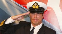 John Travolta punya rumah dengan landasan terbang sepanjang 2.286 KM digunakkan untuk lepas landas pesawat Boeing 707 pribadi miliknya.  