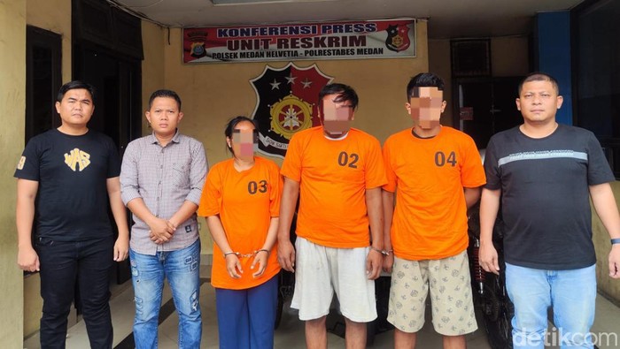 3 tersangka perampokan sopir taksi online saat di Polsek Helvetia. (Foto: Dok. Polsek Helvetia)