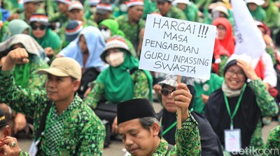 Aksi Guru Inpassing Demo di DPR Minta Diangkat Jadi PPPK