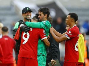 Ketika Alisson Jadi Penerjemah Darwin Nunez