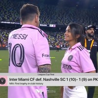 Lionel Messi dan Jordi Alba memang memiliki kemiripan. Mereka punya bentuk fisik yang hampir sama jika dilihat dari belakang. Wajah keduanya pun bisa dibilang sekilas mirip. Tak heran, jika Antonella bisa salah mengira. Foto: Instagram