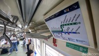 Rute LRT Jabodebek lintas Cibubur akan melintasi Stasiun LRT Dukuh Atas, Stasiun LRT Setiabudi, Stasiun LRT Rasuna Said, Stasiun LRT Kuningan, Stasiun LRT Pancoran, Stasiun LRT Cikoko, Stasiun LRT Ciliwung, Stasiun LRT Cawang, Stasiun LRT TMII, Stasiun LRT Kampung Rambutan, Stasiun LRT Ciracas, dan Stasiun LRT Harjamukti.  