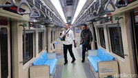 LRT Jabodebek sendiri beroperasi melayani masyarakat mulai hari Senin 28 Agustus 2023 seiring dengan peresmian oleh Presiden Jokowi. Akan berlaku tarif promo Rp 5.000 jauh dekat sampai akhir September mendatang, atau sebulan setelah moda transportasi itu diresmikan.