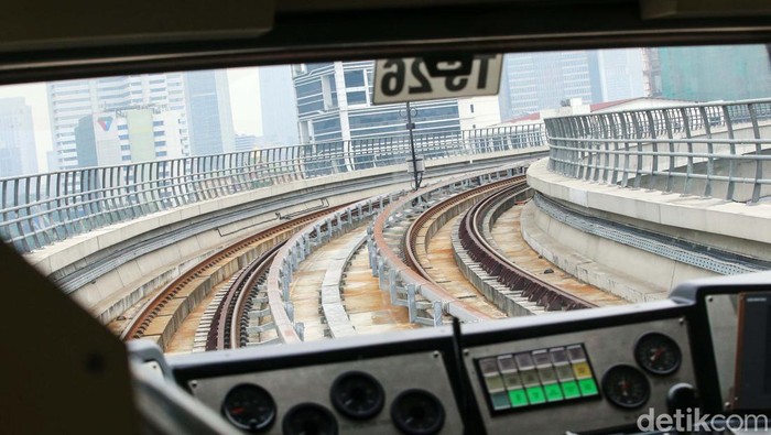 LRT Jabodebek resmi beroperasi, Senin (28/8/2023). Kemenhub menyatakan selama sebulan pertama operasional, LRT Jabodebek menerapkan tarif promo. Tarifnya pun murah, cuma sebesar Rp 5.000 per orang untuk perjalanan jauh maupun dekat.