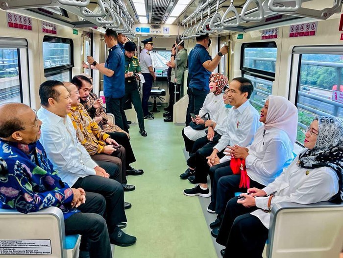 Bamsoet menjajal LRT Jabodebek