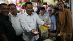 Buwas Cek Beras Bulog di Pasar Perumnas Klender