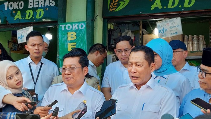Dirut Bulog Buwas imbau masyarakat tidak menimbun beras.