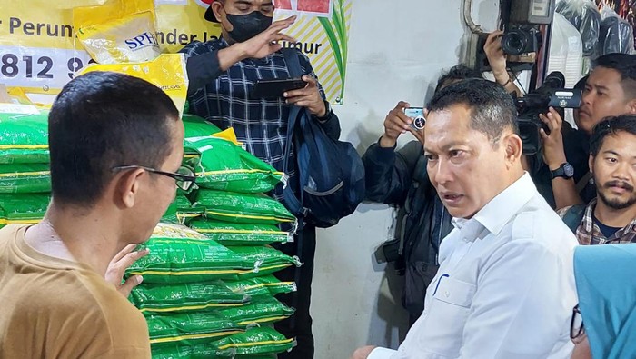 Dirut Bulog Sidak Pasar Perumnas Klender
