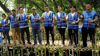 Sebanyak 1000 bibit pohon mangrove kembali ditanam di Kawasan Ekowisata Mangrove Pantai Indah Kapuk, Jakarta Utara sebagai bukti kepedulian serta komitmen perusahaan terhadap isu perubahan iklim dan perbaikan ekosistem.