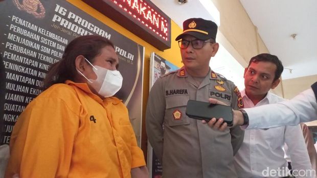 Emak-emak pencopet di kegiatan jalan santai di Jambi mengaku nekat mencopet karena terlilit utang koperasi.