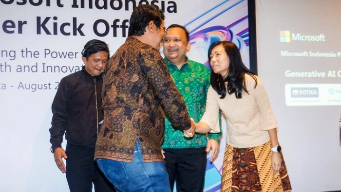 Fenomena kecerdasan buatan atau Artificial Intelligence (AI) telah menjadi pusat perhatian di dunia bisnis dan teknologi. Sejalan dengan itu, PT Feedloop Global Teknologi fokus pada pembuatan platform berbasis Generative AI.