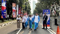 Para pelajar SMA tak cuma antusias menyaksikan aksi pebasket dunia di FIBA World Cup 2023 tapi juga penasaran melihat langsung sekeren apa Indonesia Arena. Foto: Mercy Raya/detikcom