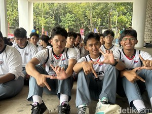 Antusiasme Anak-anak SMA Nonton FIBA World Cup 2023 di Indonesia Arena