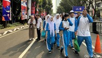Sekolah-sekolah yang hadir di antaranya SMAN 32 Jakarta, SMAN 34, SMAN 47, SMAN 66, SMAN 74, SMAN 90, SMKN 18, SMKN 20, SMKN 41, SMKN 43, SMKN 4, SMKN 49, SMAN 72, SMAN 45, SMAN 110, SMAN 13, SMAN 75, SMAN 92, SMAN 52, SMAN 73.  Foto: Mercy Raya/detikcom