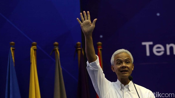 Gubernur Jawa Tengah Ganjar Pranowo memberikan pengarahan dalam acara Pengenalan Kehidupan Kampus Mahasiswa Baru (PKKMB) di Universitas Pancasila, Jakarta, Senin (28/8/2023).