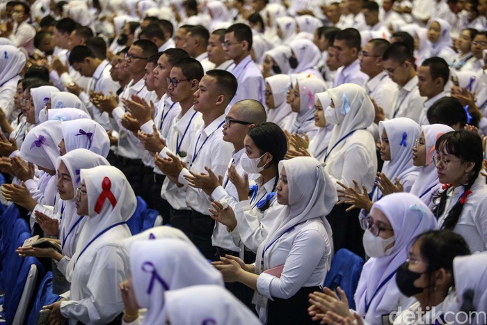 Gubernur Jawa Tengah Ganjar Pranowo memberikan pengarahan dalam acara Pengenalan Kehidupan Kampus Mahasiswa Baru (PKKMB) di Universitas Pancasila, Jakarta, Senin (28/8/2023).