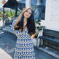 Dalam kesehariannya, Gege Elisa sering tampil kasual dan feminin. Ia juga sering membiarkan rambutnya terurai panjang yang membuat penampilan terlihat semakin feminin. Foto: dok. Instagram @gegeelisa94