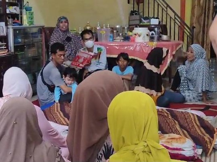 Suasana rumah duka korban meninggal akibat dianiaya keluarganya sendiri di Palembang.