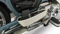 Tersedia kompartemen di bagian bodi samping untuk menyimpan tool kit. Foto: Dok. Honda Powersports