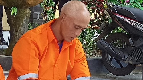 I Komang Ardana, buruh penggarap lahan yang menguras tabungan milik majikannya hingga 90 kali penarikan dengan nilai mencapai Rp 89 juta. (chairul amri simabur/detikBali)