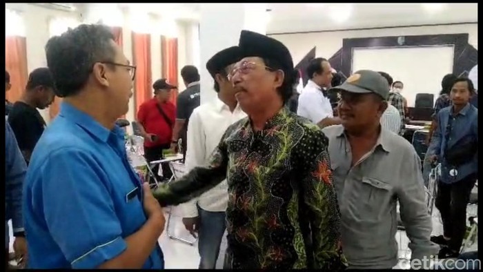 Keluarga pasien yang viral mengamuk usai pasien dikabarkan meninggal jatuh di toilet meminta maaf ke RS dr Mohammad Zyn Sampang.