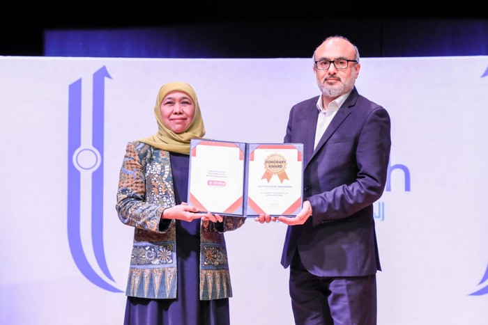 Khofifah Raih Penghargaan