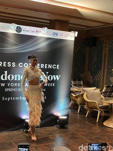 Konferensi pers 7 desainer lokal yang akan menampilkan koleksi wastra Indonesia di New York Fashion Week.