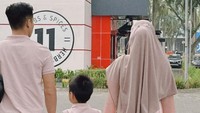 Larissa Chou meminta netizen agar tidak melihat masa lalu Ikram Rosadi. Foto: Instagram @larissachou