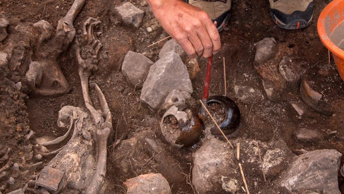 An archaeologist of the Pacopampa Archaeological Project works on the site of a 3,000-year-old tomb which they believe might have honored an elite religious leader in the Andean country some three millennia ago, in Pacopampa, Peru August 26, 2023. Ministry of Culture of Peru/Handout via REUTERS ATTENTION EDITORS - THIS IMAGE HAS BEEN SUPPLIED BY A THIRD PARTY. NO RESALES. NO ARCHIVES