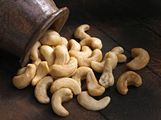 Tak Bikin Jerawatan, Ini 7 Manfaat Sehat Ngemil Kacang Mete