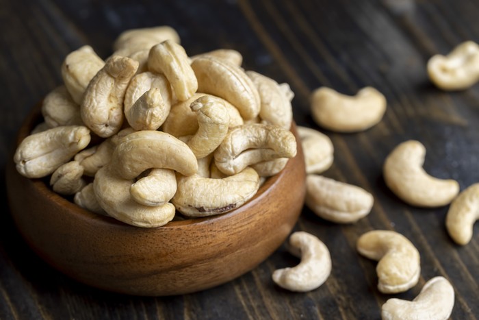 Tak Bikin Jerawatan, Ini 7 Manfaat Sehat Ngemil Kacang Mete