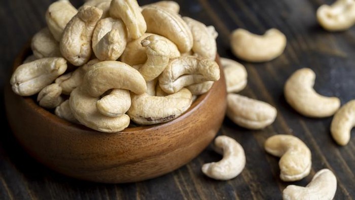 Tak Bikin Jerawatan, Ini 7 Manfaat Sehat Ngemil Kacang Mete