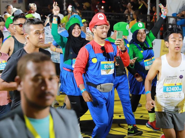 Mario Bros-Kaum Disabilitas Meriahkan Maybank Marathon 2023