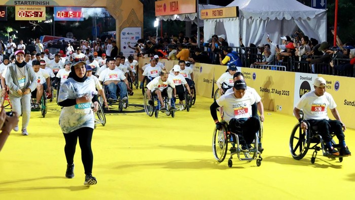 Mario Bros-Kaum Disabilitas Meriahkan Maybank Marathon 2023 Maybank Marathon 2023 usai digelar di Gianyar, Bali. Ribuan peserta meramaikan event tahunan ini mulai dari Mario Bros hingga kaum disabilitas. Ini potretnya.