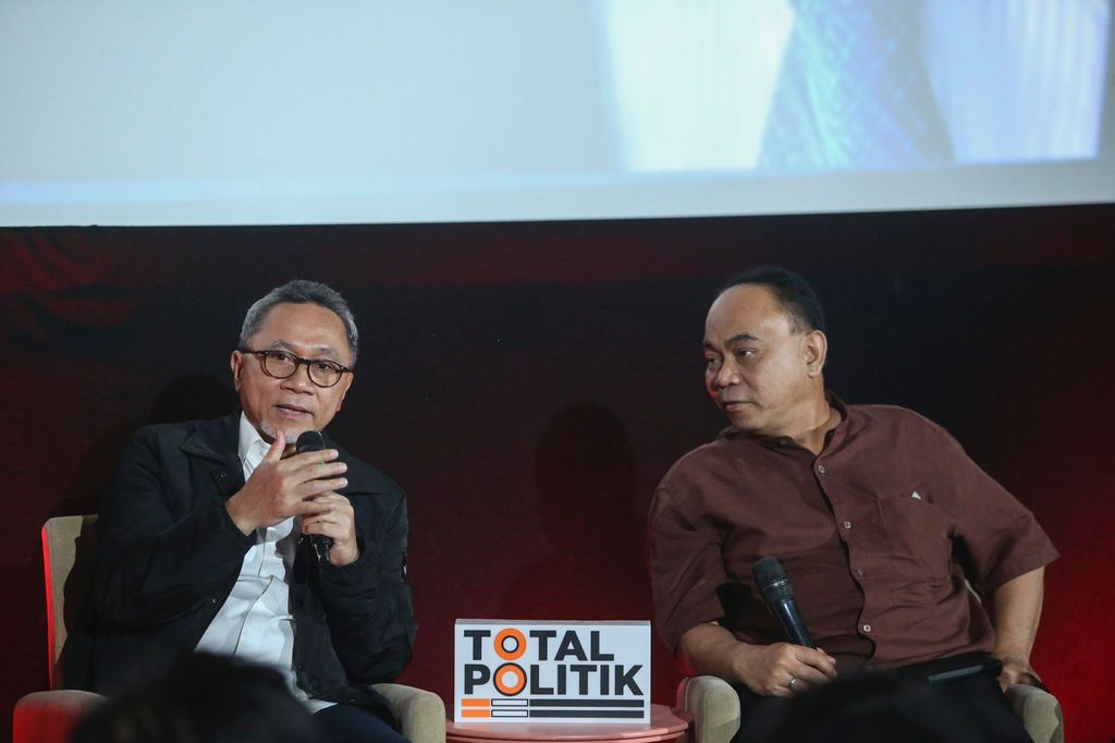 Menteri Perdagangan RI Zulkifli Hasan menghadiri acara 'Ngobrol untuk Indonesia Maju' yang dipandu oleh co-founder Total Politik Arie Putra dan Budi Adiputro di Plaza Indonesia, Jakarta Pusat, Minggu (27/8/2023).