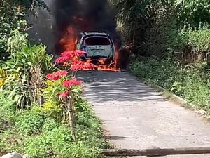 Mobil Hangus Terbakar di Jalur Senaru Saat Jemput Pendaki Rinjani