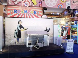 Mural Banksy Tentang KDRT Dijual Rp 117 Miliar